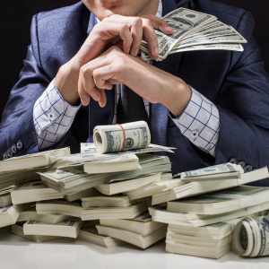 Попасть в число богатейших людей стало сложнее